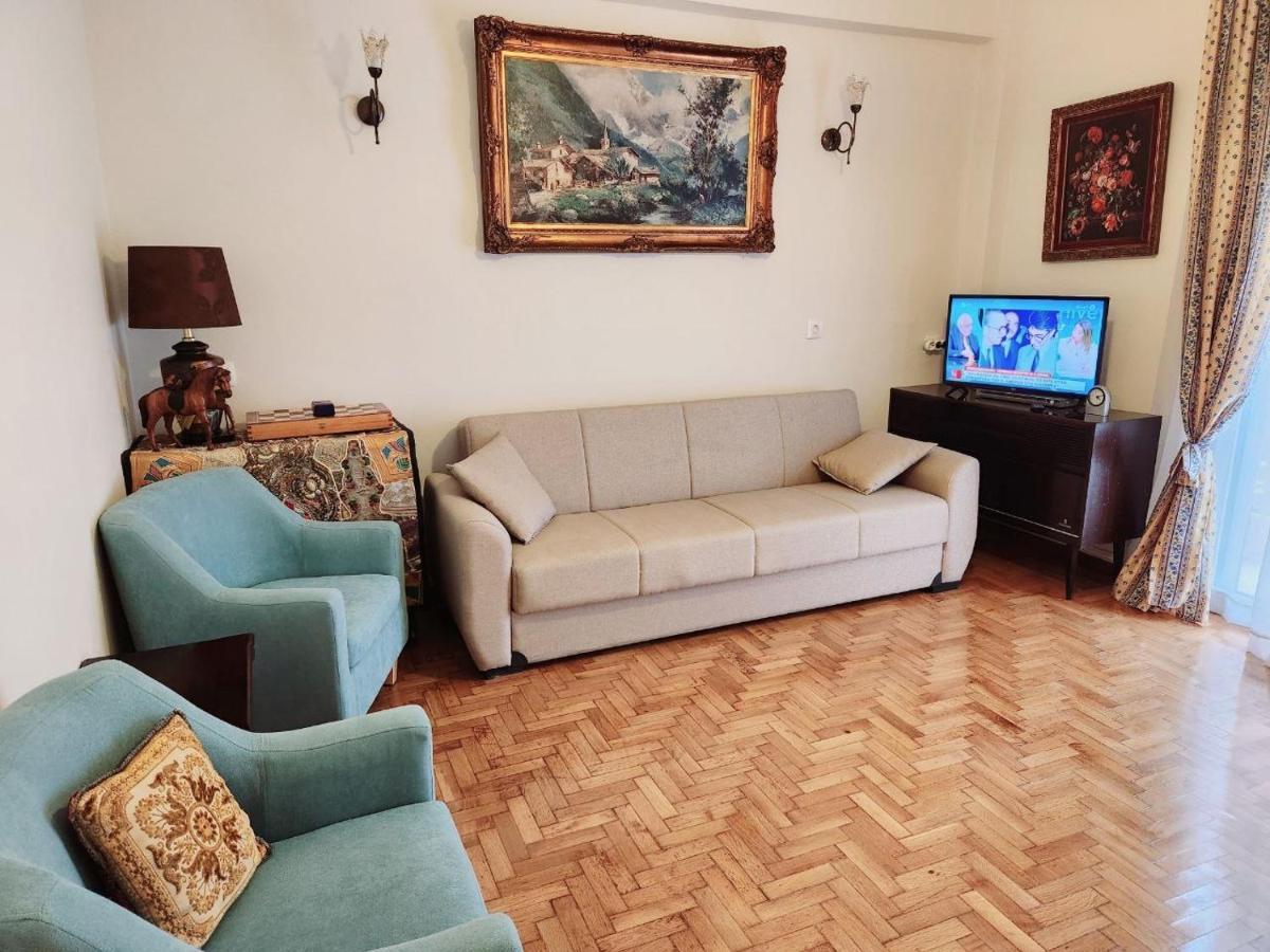 Apartment Vintage With Modern Amenities